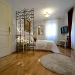 Tri Lava Luxury Living * Split
