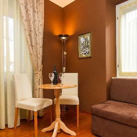 Tri Lava Luxury Living 4*
