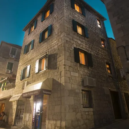 Tri Lava Luxury Living 4*