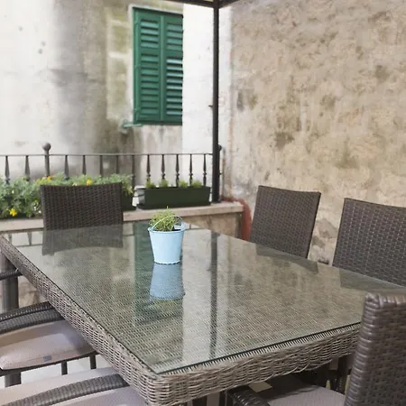 Guest house Tri Lava Luxury Living