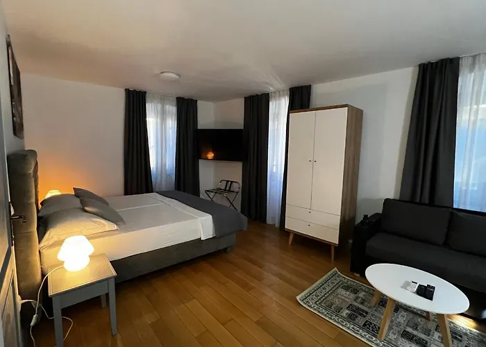 Tri Lava Luxury Living * Split