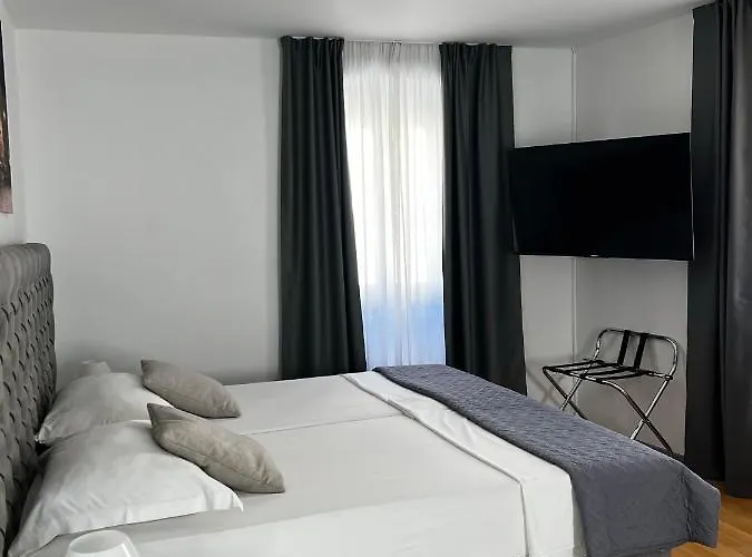 Tri Lava Luxury Living * Split
