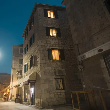 Tri Lava Luxury Living דירה