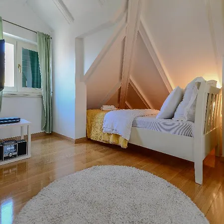 Tri Lava Luxury Living ספליט