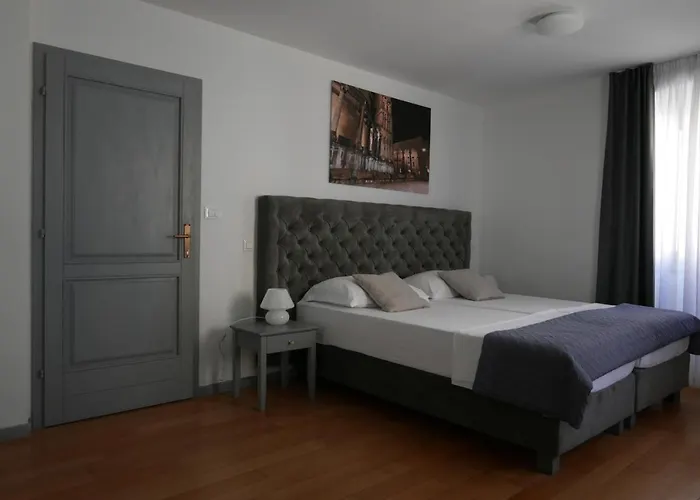 Tri Lava Luxury Living * Split