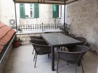 Tri Lava Luxury Living سبليت